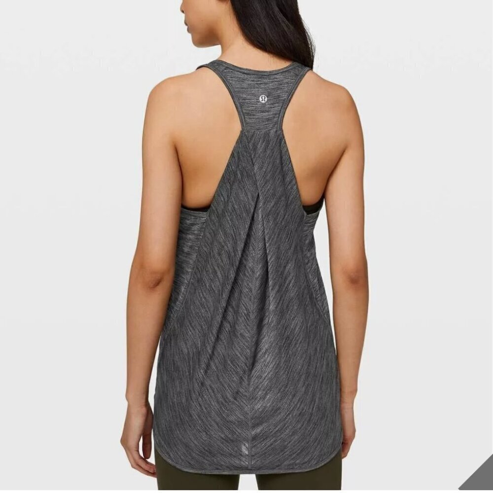 Lululemon Size 2 Essential Tank Top in Heathered Black Pleated Racerback Womens